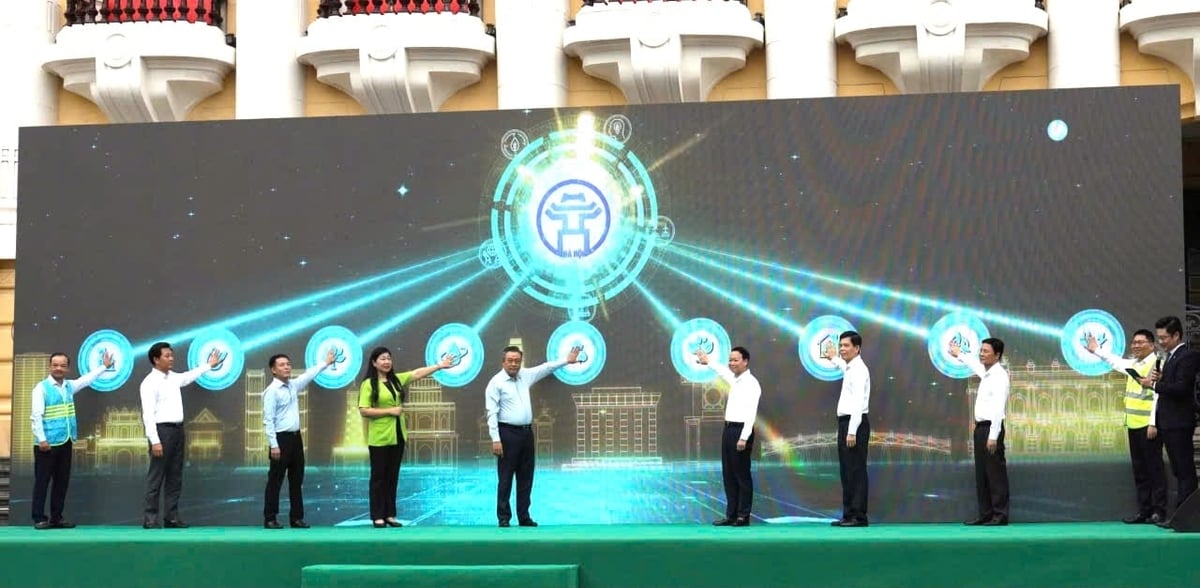 Lãnh đạo TP Hà Nội cùng lãnh đạo các bộ, ngành thực hiện nghi thức phát động chương trình. Ảnh: Hoàng Hiền. Lãnh đạo TP Hà Nội cùng lãnh đạo các bộ, ngành thực hiện nghi thức phát động chương trình. Ảnh: Hoàng Hiền.