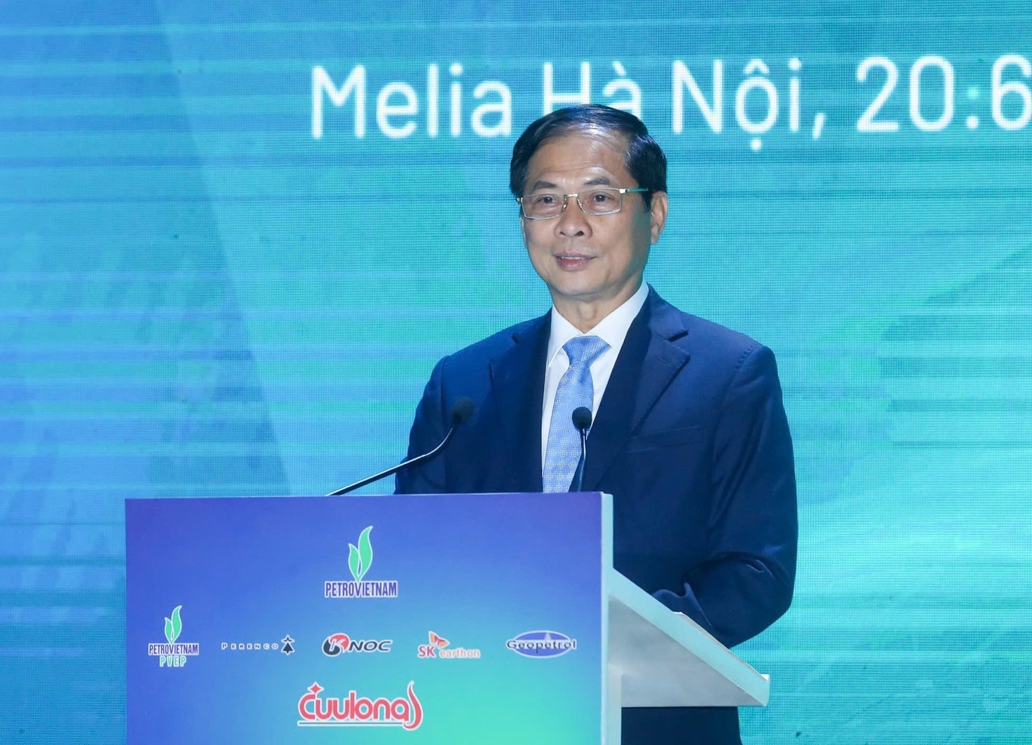 Phó Thủ tướng Chính phủ, Bộ trưởng Bộ Ngoại giao Bùi Thanh Sơn phát biểu tại Lễ ký kết. Ảnh: Hồng Thắm. Phó Thủ tướng Chính phủ, Bộ trưởng Bộ Ngoại giao Bùi Thanh Sơn phát biểu tại Lễ ký kết. Ảnh: Hồng Thắm.