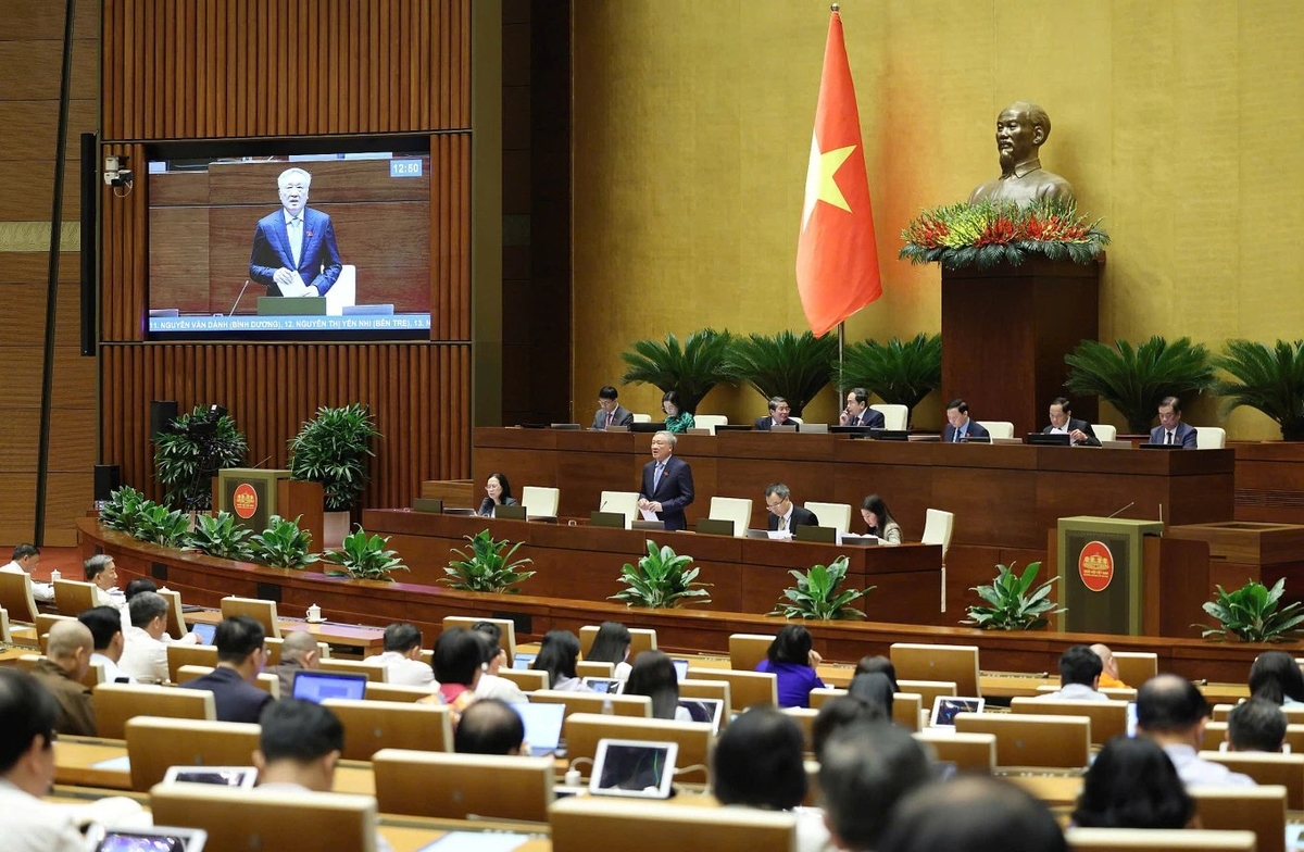 'Chính phủ hiểu rõ điều đó và mong muốn nhận được sự đồng thuận, ủng hộ của cử tri, của đại biểu Quốc hội, để những quyết sách lớn vì cộng đồng, vì thế hệ tương lai không bị trì hoãn bởi những vấn đề ngắn hạn.' - Phó Thủ tướng nhấn mạnh. Ảnh: Quochoi. 'Chính phủ hiểu rõ điều đó và mong muốn nhận được sự đồng thuận, ủng hộ của cử tri, của đại biểu Quốc hội, để những quyết sách lớn vì cộng đồng, vì thế hệ tương lai không bị trì hoãn bởi những vấn đề ngắn hạn.' - Phó Thủ tướng nhấn mạnh. Ảnh: Quochoi.