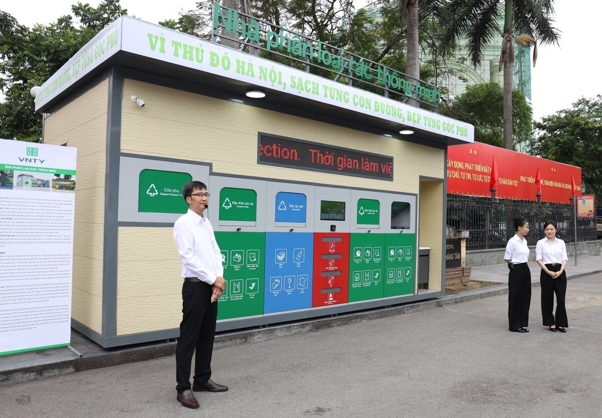 Nhà phân loại rác thông minh với các ngăn đựng rác riêng biệt, có hướng dẫn cụ thể cách phân loại rác. Ảnh: Hoàng Hiền. Nhà phân loại rác thông minh với các ngăn đựng rác riêng biệt, có hướng dẫn cụ thể cách phân loại rác. Ảnh: Hoàng Hiền.
