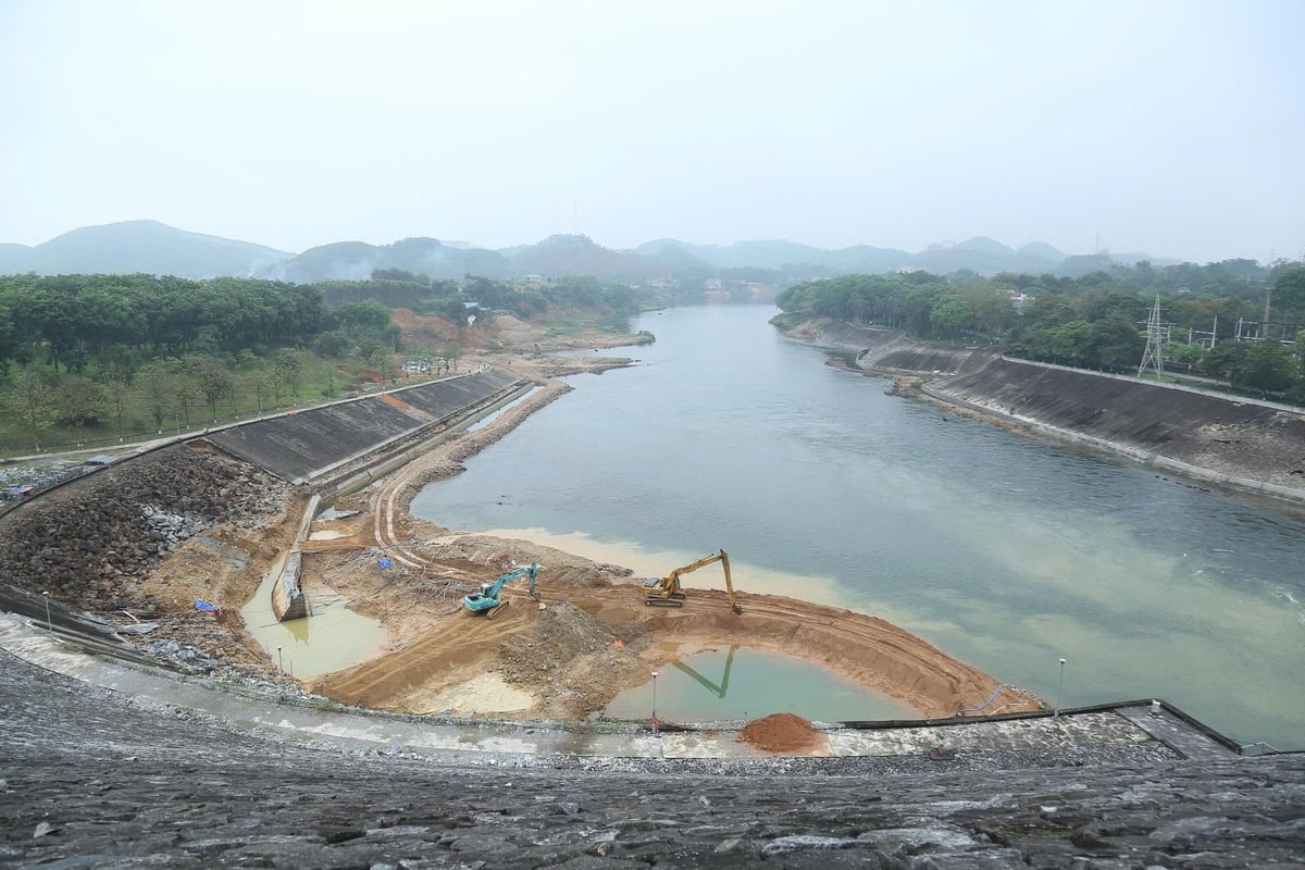 Một số hạng mục bị ảnh hưởng do đợt lũ năm 2024 đang được gấp rút gia cố khắc phục. Ảnh: Thanh Tiến. Một số hạng mục bị ảnh hưởng do đợt lũ năm 2024 đang được gấp rút gia cố khắc phục. Ảnh: Thanh Tiến.
