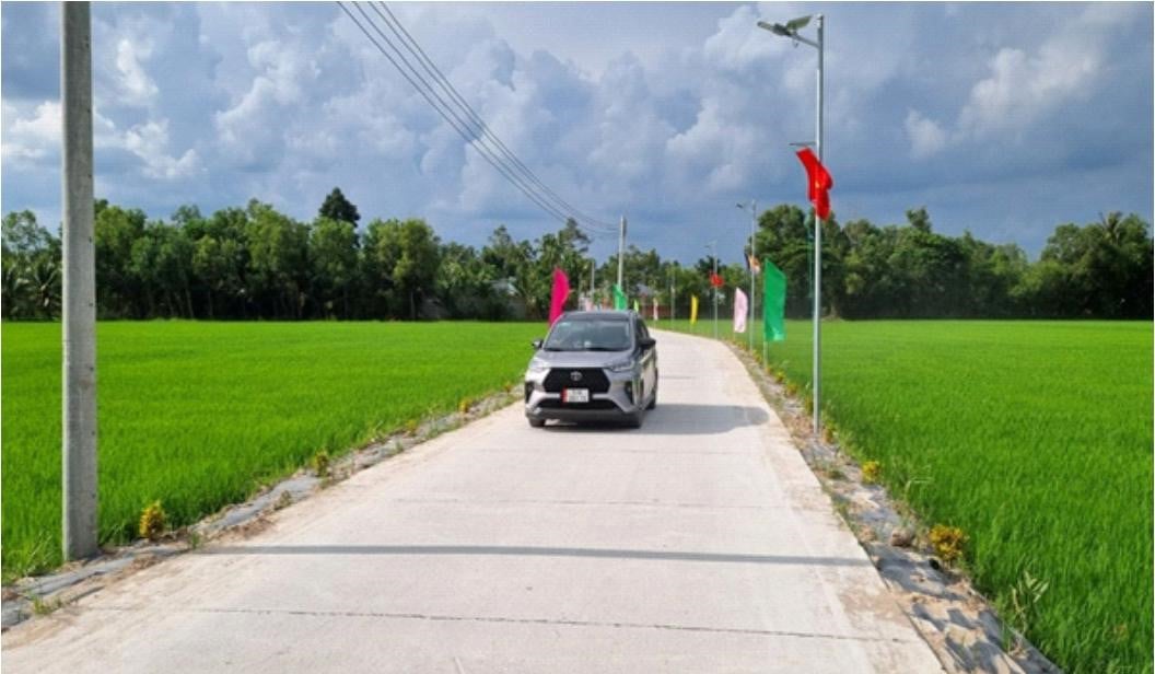 Hệ thống giao thông nông thôn tỉnh trà Vinh được nâng cấp, mở rộng tạo thuận lợi cho người dân đi lại, giao thương hàng hóa. Ảnh: Lê Hùng. Hệ thống giao thông nông thôn tỉnh trà Vinh được nâng cấp, mở rộng tạo thuận lợi cho người dân đi lại, giao thương hàng hóa. Ảnh: Lê Hùng.