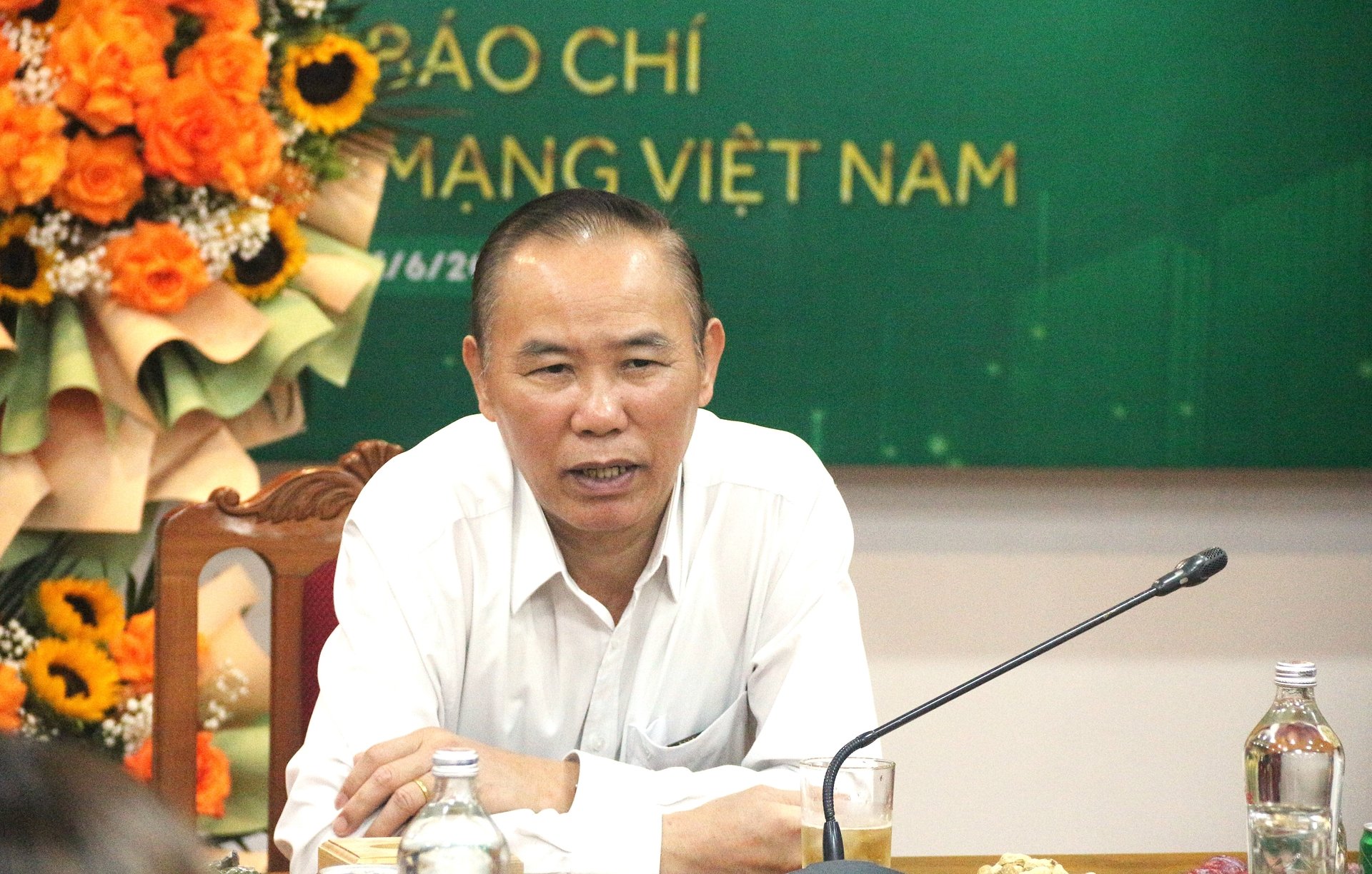 Thứ trưởng Phùng Đức Tiến cho rằng chính những bài báo phản ánh tiêu cực đã đóng góp tích cực cho ngành. Ảnh: Phạm Hiếu. Thứ trưởng Phùng Đức Tiến cho rằng chính những bài báo phản ánh tiêu cực đã đóng góp tích cực cho ngành. Ảnh: Phạm Hiếu.