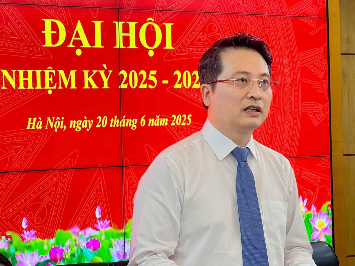 Bí thư Chi Bộ Vụ Pháp chế Phan Tuấn Hùng phát biểu tại Đại hội. Ảnh: Phạm Oanh. Bí thư Chi Bộ Vụ Pháp chế Phan Tuấn Hùng phát biểu tại Đại hội. Ảnh: Phạm Oanh.