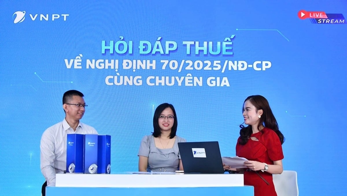Các chuyên gia giải đáp về thuế và hoá đơn điện tử tại buổi tư vấn trực tuyến của VNPT. Ảnh: Hưng Mai. Các chuyên gia giải đáp về thuế và hoá đơn điện tử tại buổi tư vấn trực tuyến của VNPT. Ảnh: Hưng Mai.