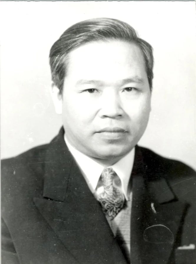 Bộ trưởng Bộ Canh nông Cù Huy Cận. Bộ trưởng Bộ Canh nông Cù Huy Cận.