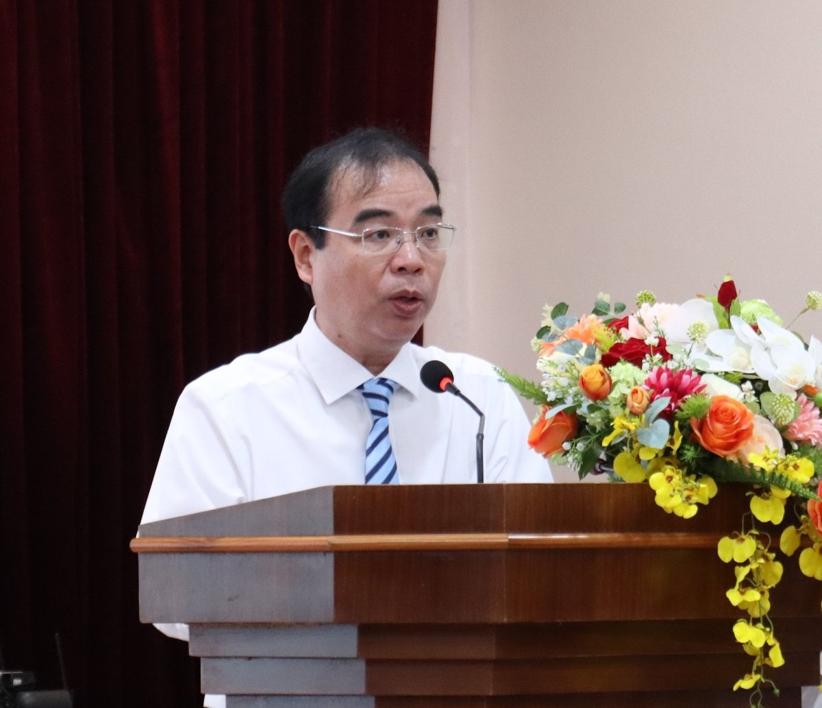 Đồng chí Lê Minh Hải, Bí thư Đảng ủy Nhà Xuất bản cho biết, nhiệm kỳ 2025-2030, Đảng bộ Nhà xuất bản  tiếp tục nâng cao năng lực lãnh đạo, phát huy vai trò hạt nhân chính trị, gắn nhiệm vụ sản xuất - kinh doanh với xây dựng Đảng trong sạch, vững mạnh. Ảnh: Nguyễn Thủy.