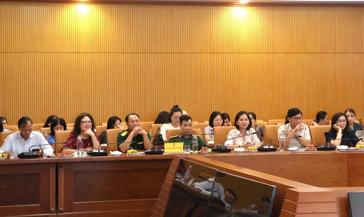 Đông đảo phóng viên, nhà báo đến từ nhiều cơ quan báo chí tham dự buổi gặp mặt. Ảnh: Trung Nguyên. Đông đảo phóng viên, nhà báo đến từ nhiều cơ quan báo chí tham dự buổi gặp mặt. Ảnh: Trung Nguyên.