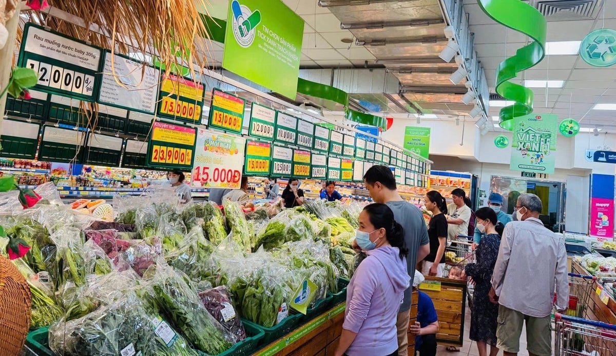 Các sản phẩm gắn 'Tích xanh trách nhiệm' tại hệ thống Co.op Mart được trưng bày khu vực riêng. Ảnh: Mai Trang. Các sản phẩm gắn 'Tích xanh trách nhiệm' tại hệ thống Co.op Mart được trưng bày khu vực riêng. Ảnh: Mai Trang.