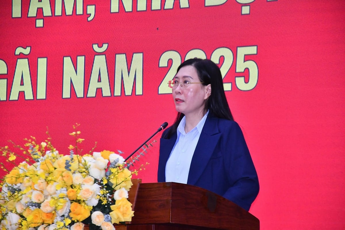 Bà Bùi Thị Quỳnh Vân, Bí thư Tỉnh ủy Quảng Ngãi phát biểu tại hội nghị. Ảnh: Võ Hà Bà Bùi Thị Quỳnh Vân, Bí thư Tỉnh ủy Quảng Ngãi phát biểu tại hội nghị. Ảnh: Võ Hà