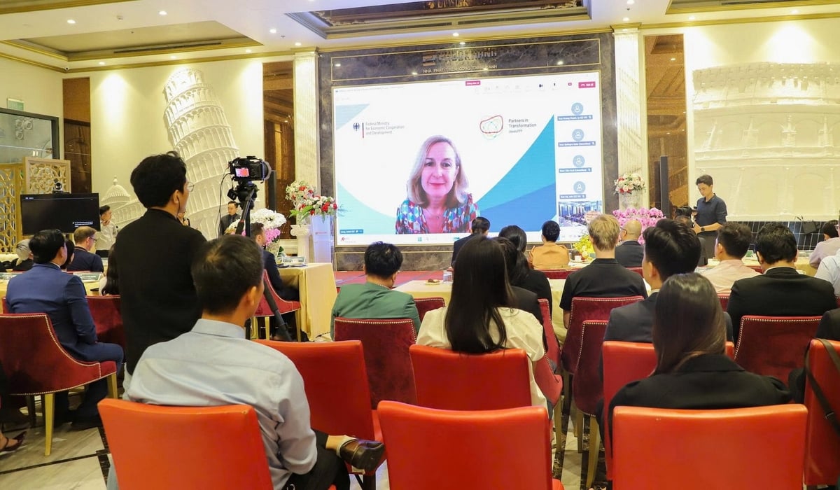 Quang cảnh sự kiện khởi động Dự án 'Điện mặt trời ban công cho Việt Nam'. Ảnh: Phuc Khang Corporation.