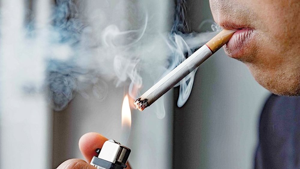 Cảnh báo nguy cơ đột quỵ ở người hút thuốc lá. Ảnh: Báo Bắc Giang. Cảnh báo nguy cơ đột quỵ ở người hút thuốc lá. Ảnh: Báo Bắc Giang.