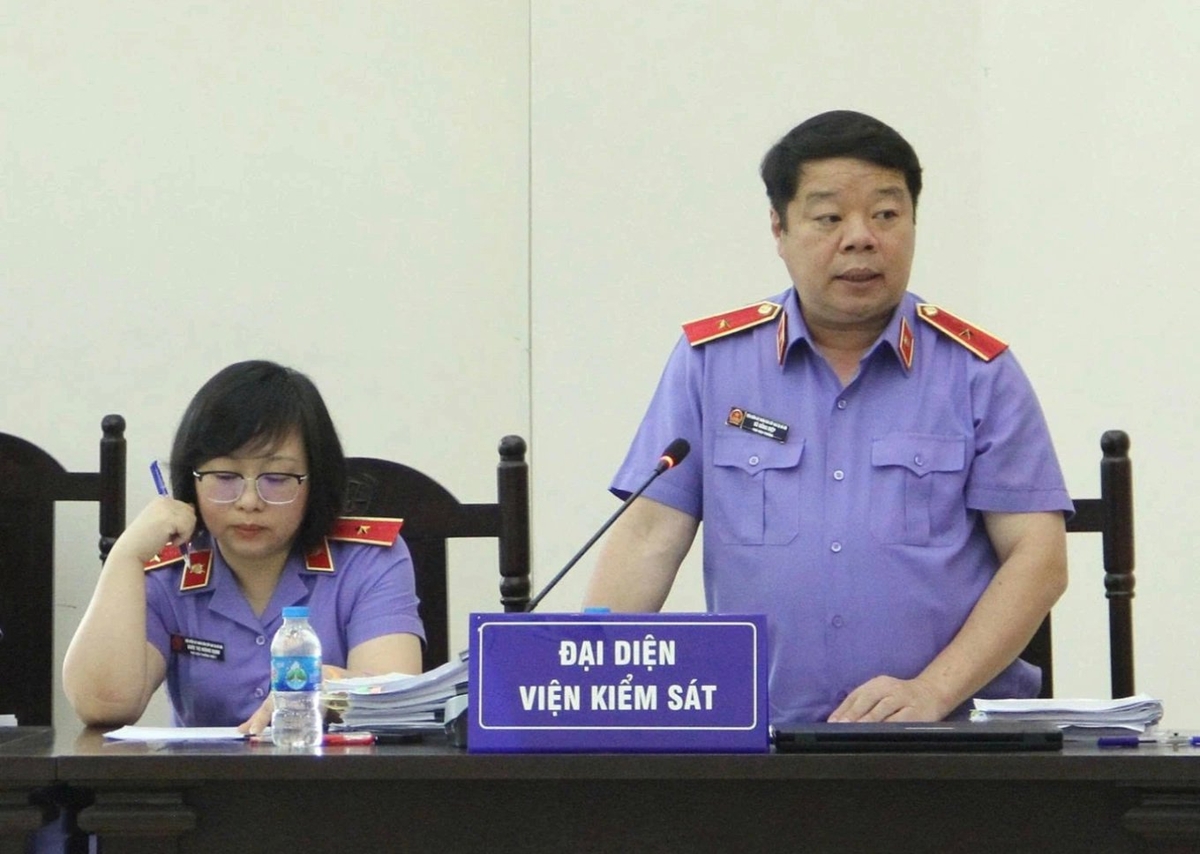 Đại diện VKSND cấp cao đối đáp các quan điểm của luật sư. Ảnh: Danh Lam. Đại diện VKSND cấp cao đối đáp các quan điểm của luật sư. Ảnh: Danh Lam.
