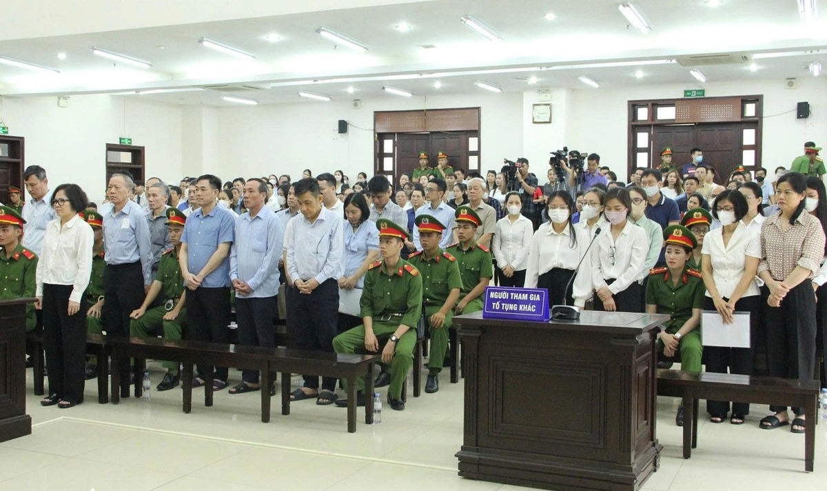 Các bị cáo tại phiên phúc thẩm. Ảnh: Danh Lam. Các bị cáo tại phiên phúc thẩm. Ảnh: Danh Lam.