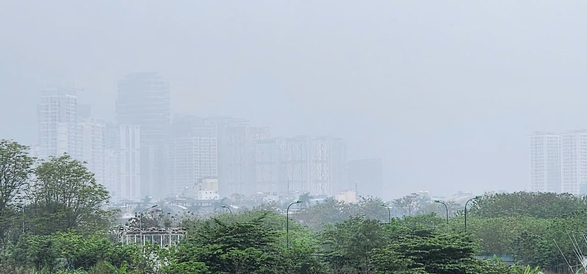 Khung cảnh mờ mịt trong những ngày Hà Nội ô nhiễm không khí nghiêm trọng. Ảnh: Hoàng Hiền. Khung cảnh mờ mịt trong những ngày Hà Nội ô nhiễm không khí nghiêm trọng. Ảnh: Hoàng Hiền.