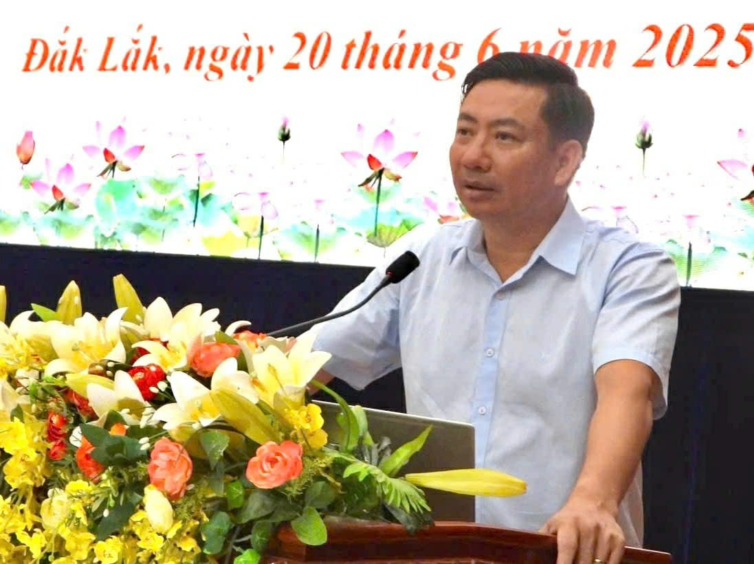 Trưởng Ban Tổ chức Tỉnh ủy Đắk Lắk Nguyễn Thượng Hải thông báo các chức danh lãnh đạo chủ chốt của 68 xã, phường (mới). Ảnh: Tuấn Trần. Trưởng Ban Tổ chức Tỉnh ủy Đắk Lắk Nguyễn Thượng Hải thông báo các chức danh lãnh đạo chủ chốt của 68 xã, phường (mới). Ảnh: Tuấn Trần.