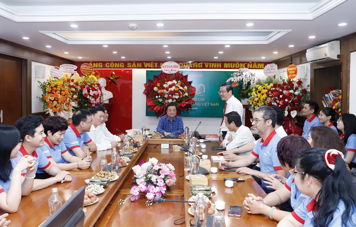 Phó Chủ tịch Quốc hội Lê Minh Hoan nhấn mạnh vai trò báo chí trong việc khơi gợi, gìn giữ niềm tin xã hội, kết nối nông nghiệp - môi trường và kinh tế. Ảnh: Khương Trung. Phó Chủ tịch Quốc hội Lê Minh Hoan nhấn mạnh vai trò báo chí trong việc khơi gợi, gìn giữ niềm tin xã hội, kết nối nông nghiệp - môi trường và kinh tế. Ảnh: Khương Trung.