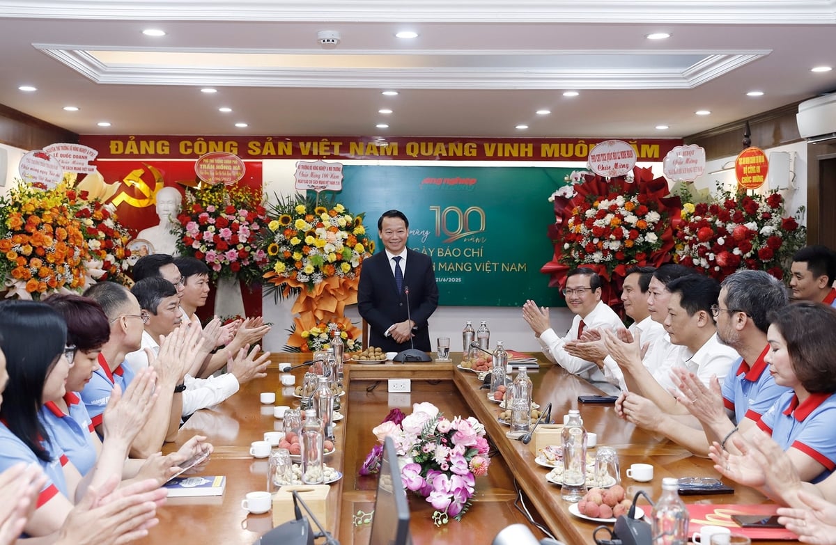 Bộ trưởng Đỗ Đức Duy đánh giá, Báo Nông nghiệp và Môi trường đã thực sự khẳng định được vai trò là tiếng nói trung thực, trách nhiệm và nhân văn của ngành. Ảnh: Khương Trung. Bộ trưởng Đỗ Đức Duy đánh giá, Báo Nông nghiệp và Môi trường đã thực sự khẳng định được vai trò là tiếng nói trung thực, trách nhiệm và nhân văn của ngành. Ảnh: Khương Trung.