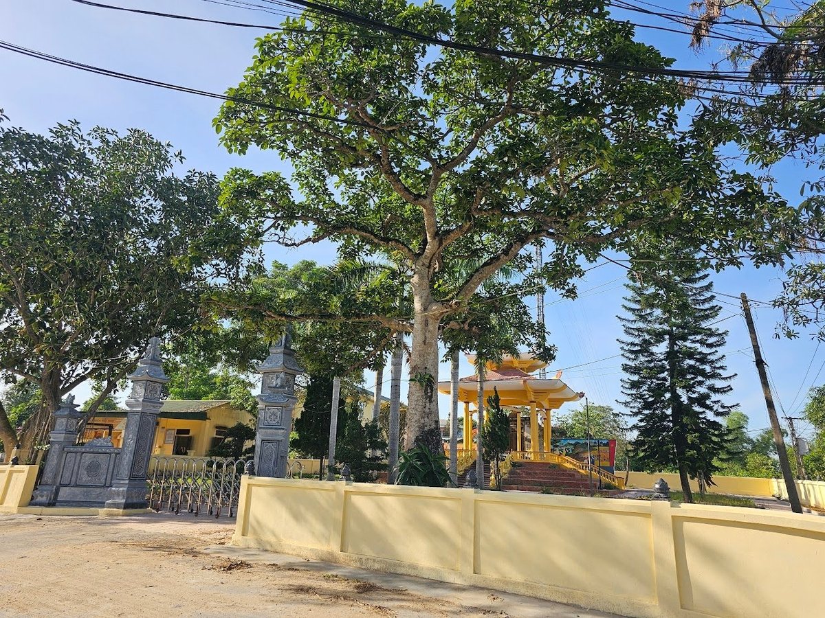 Đài tưởng niệm các Anh hùng Liệt sỹ xã Thường Nga vừa được đầu tư, nâng cấp, nhân dân và con em xa quê đóng góp trên 334 triệu đồng. Ảnh: Văn Hùng. Đài tưởng niệm các Anh hùng Liệt sỹ xã Thường Nga vừa được đầu tư, nâng cấp, nhân dân và con em xa quê đóng góp trên 334 triệu đồng. Ảnh: Văn Hùng.