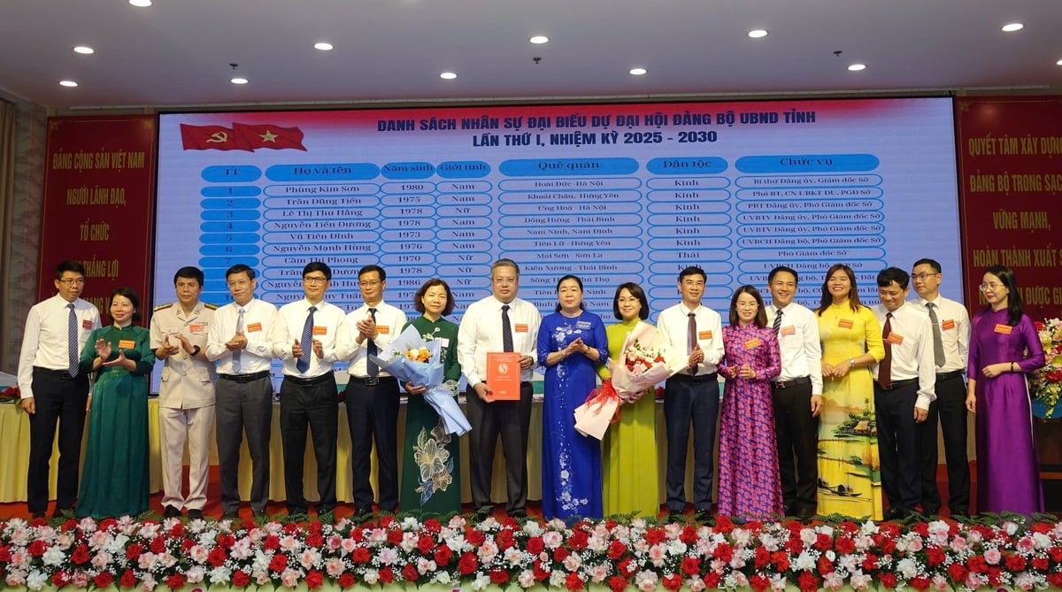 Đại hội thông qua danh sách nhân sự dự Đại hội Đảng bộ UBND tỉnh lần thứ I, nhiệm kỳ 2025 - 2030. Ảnh: Nguyễn Nga.