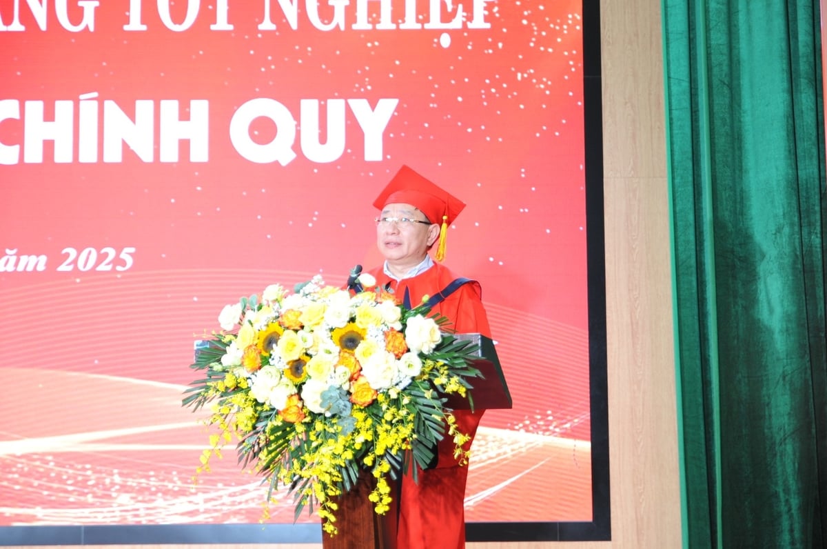 PGS.TS. Hoàng Anh Huy, Hiệu trưởng Trường Đại học Tài nguyên và Môi trường Hà Nội phát biểu khai mạc buổi lễ. Ảnh: Mai Đan. PGS.TS. Hoàng Anh Huy, Hiệu trưởng Trường Đại học Tài nguyên và Môi trường Hà Nội phát biểu khai mạc buổi lễ. Ảnh: Mai Đan.