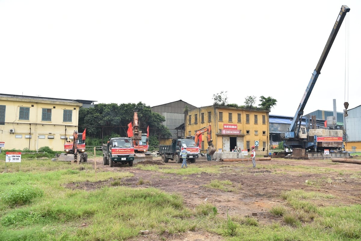 Khởi công xây dựng dây chuyền sản xuất kali sunfat. Ảnh: Dương Đình Tường. Khởi công xây dựng dây chuyền sản xuất kali sunfat. Ảnh: Dương Đình Tường.