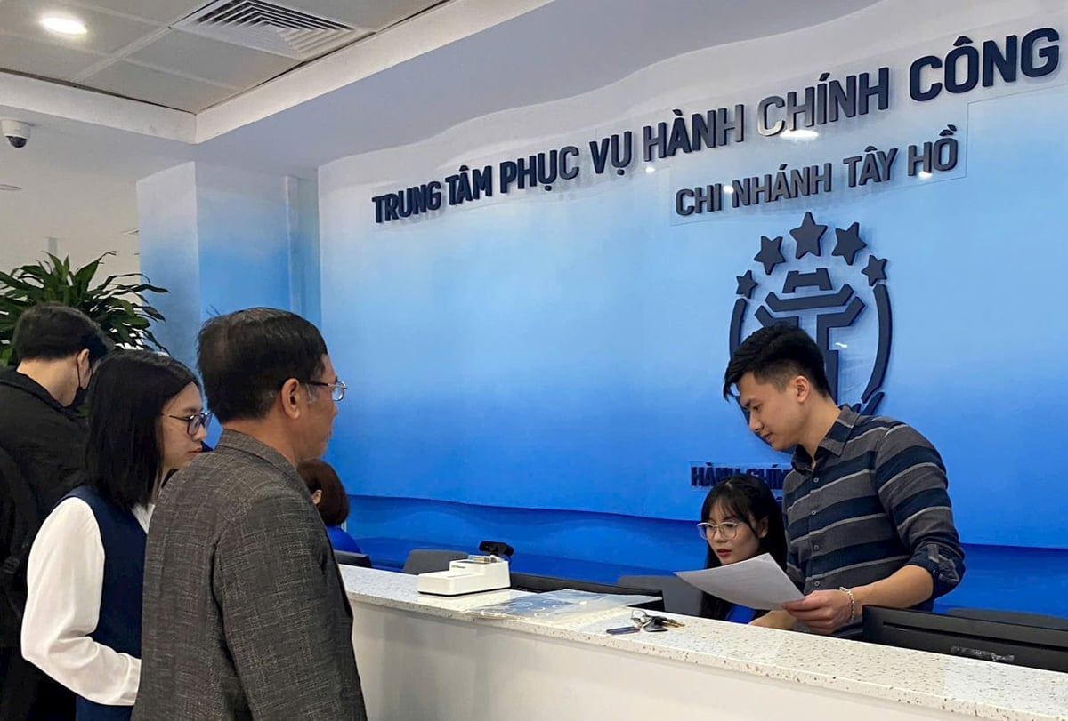Hà Nội đảm bảo thông suốt thủ tục hành chính sau sắp xếp đơn vị hành chính. Ảnh: Nguyễn Hà. Hà Nội đảm bảo thông suốt thủ tục hành chính sau sắp xếp đơn vị hành chính. Ảnh: Nguyễn Hà.