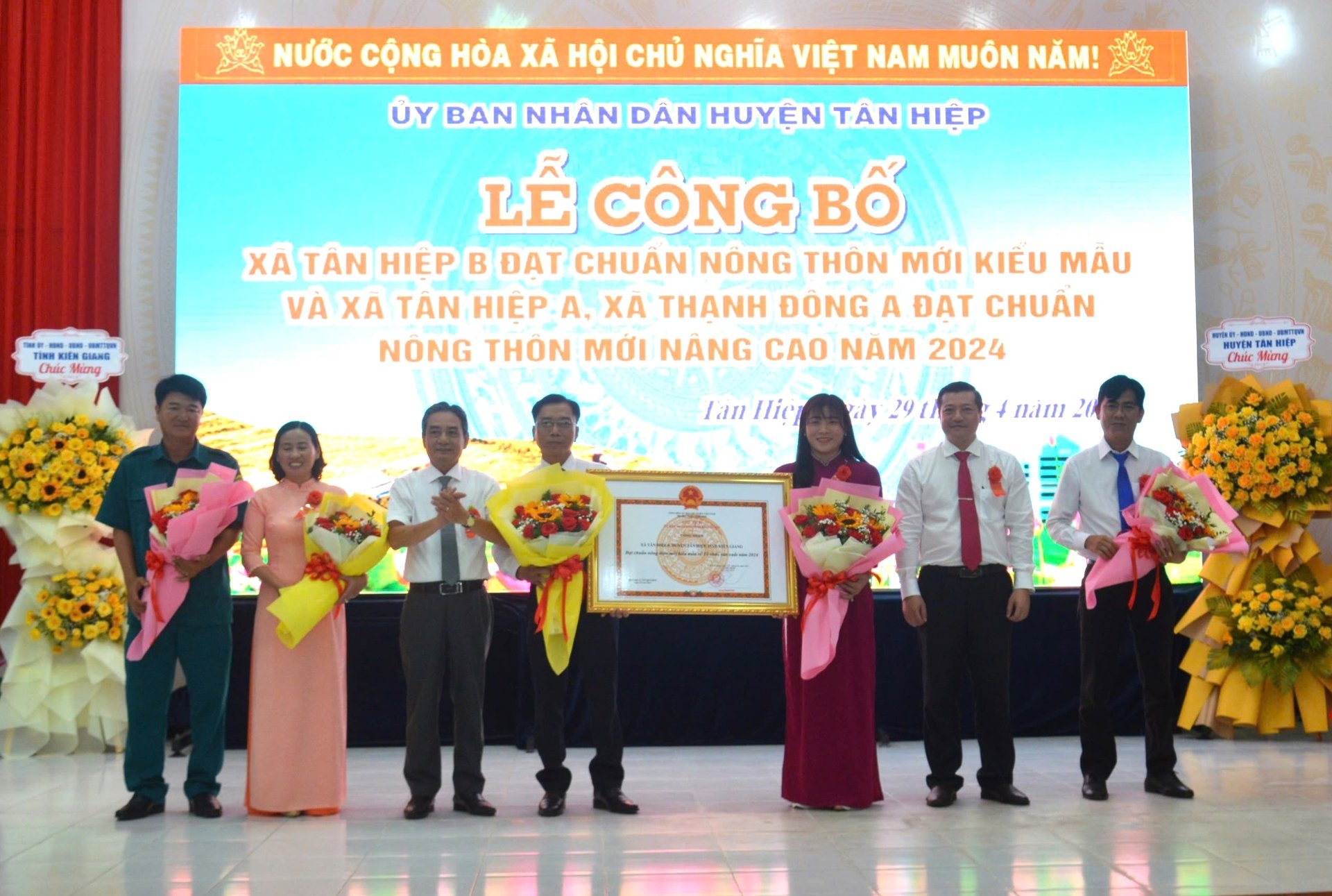 Những tháng đầu năm 2025, tỉnh Kiên Giang có 14 xã được công nhận xã đạt chuẩn nông thôn mới, nông thôn mới nâng cao và nông thôn mới kiểu mẫu, trong đó huyện Tân Hiệp có 3 xã. Ảnh: Trung Chánh. Những tháng đầu năm 2025, tỉnh Kiên Giang có 14 xã được công nhận xã đạt chuẩn nông thôn mới, nông thôn mới nâng cao và nông thôn mới kiểu mẫu, trong đó huyện Tân Hiệp có 3 xã. Ảnh: Trung Chánh.