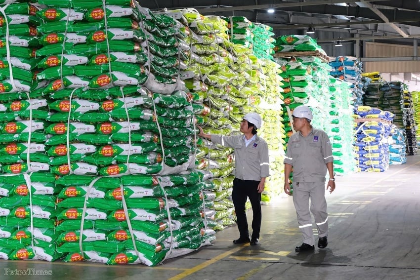 PVFCCo-Phú Mỹ đã quyết liệt chuyển mình trong kinh doanh với hai mục tiêu cốt lõi thúc đẩy tăng trưởng phù hợp xu hướng cạnh tranh mới và tối ưu. Ảnh: Đình Khôi. PVFCCo-Phú Mỹ đã quyết liệt chuyển mình trong kinh doanh với hai mục tiêu cốt lõi thúc đẩy tăng trưởng phù hợp xu hướng cạnh tranh mới và tối ưu. Ảnh: Đình Khôi.