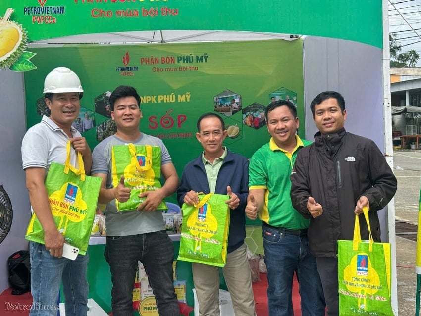 Nhờ áp dụng mô hình kinh doanh mới, PVFCCo ghi nhận kết quả tích cực trong 6 tháng đầu năm 2025, với sản lượng kinh doanh phân bón Phú Mỹ vượt xa kế hoạch. Ảnh: Đình Khôi. Nhờ áp dụng mô hình kinh doanh mới, PVFCCo ghi nhận kết quả tích cực trong 6 tháng đầu năm 2025, với sản lượng kinh doanh phân bón Phú Mỹ vượt xa kế hoạch. Ảnh: Đình Khôi.