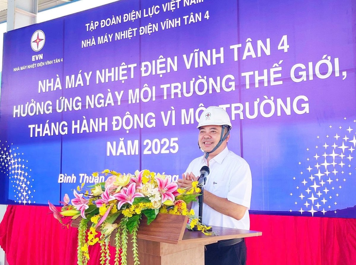 Ông Vũ Đình Quân - Phó Bí thư Đảng ủy, Phó Giám đốc Nhà máy Nhiệt điện Vĩnh Tân 4 phát biểu tại buổi lễ ra quân trồng cây xanh. Ảnh: Vĩnh Tân 4. Ông Vũ Đình Quân - Phó Bí thư Đảng ủy, Phó Giám đốc Nhà máy Nhiệt điện Vĩnh Tân 4 phát biểu tại buổi lễ ra quân trồng cây xanh. Ảnh: Vĩnh Tân 4.