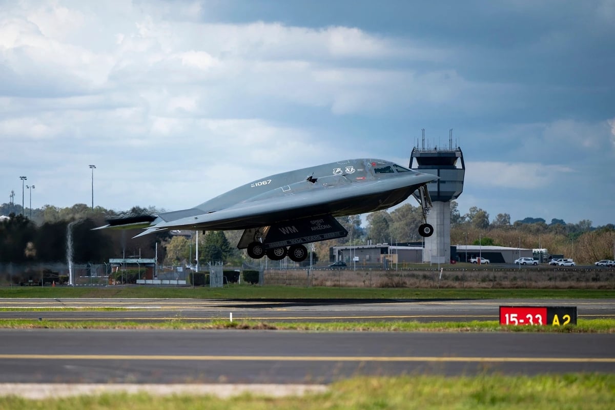 Máy bay ném bom tàng hình B-2 Spirit của Không quân Hoa Kỳ cất cánh từ căn cứ Không quân Hoàng gia Australia, hồi tháng 9/2024. Ảnh: Lực lượng Phòng không Quốc gia Hoa Kỳ. Máy bay ném bom tàng hình B-2 Spirit của Không quân Hoa Kỳ cất cánh từ căn cứ Không quân Hoàng gia Australia, hồi tháng 9/2024. Ảnh: Lực lượng Phòng không Quốc gia Hoa Kỳ.