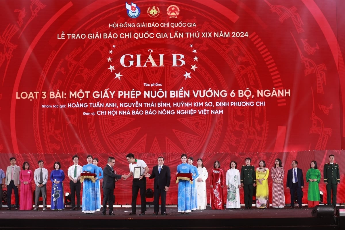 Loạt bài 'Một giấy phép nuôi biển vướng 6 Bộ, ngành' đoạt Giải B. Ảnh: Tùng Đinh.