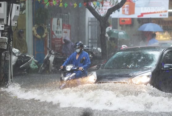 Mưa lớn xảy ra tại nhiều địa phương trong 1 tháng qua, gây thiệt hại không nhỏ đến sinh hoạt, sản xuất. Ảnh minh họa. Mưa lớn xảy ra tại nhiều địa phương trong 1 tháng qua, gây thiệt hại không nhỏ đến sinh hoạt, sản xuất. Ảnh minh họa.