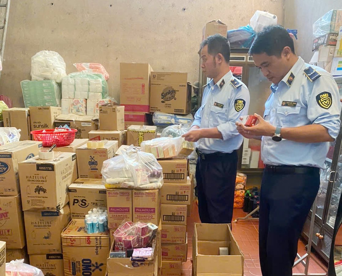 Gần 1500 sản phẩm mỹ 'trôi nổi' phát hiện tại thị trấn Ea Drang, huyện Ea H’leo. Ảnh: Chi cục Quản lý thị trường Đắk Lắk. Gần 1500 sản phẩm mỹ 'trôi nổi' phát hiện tại thị trấn Ea Drang, huyện Ea H’leo. Ảnh: Chi cục Quản lý thị trường Đắk Lắk.