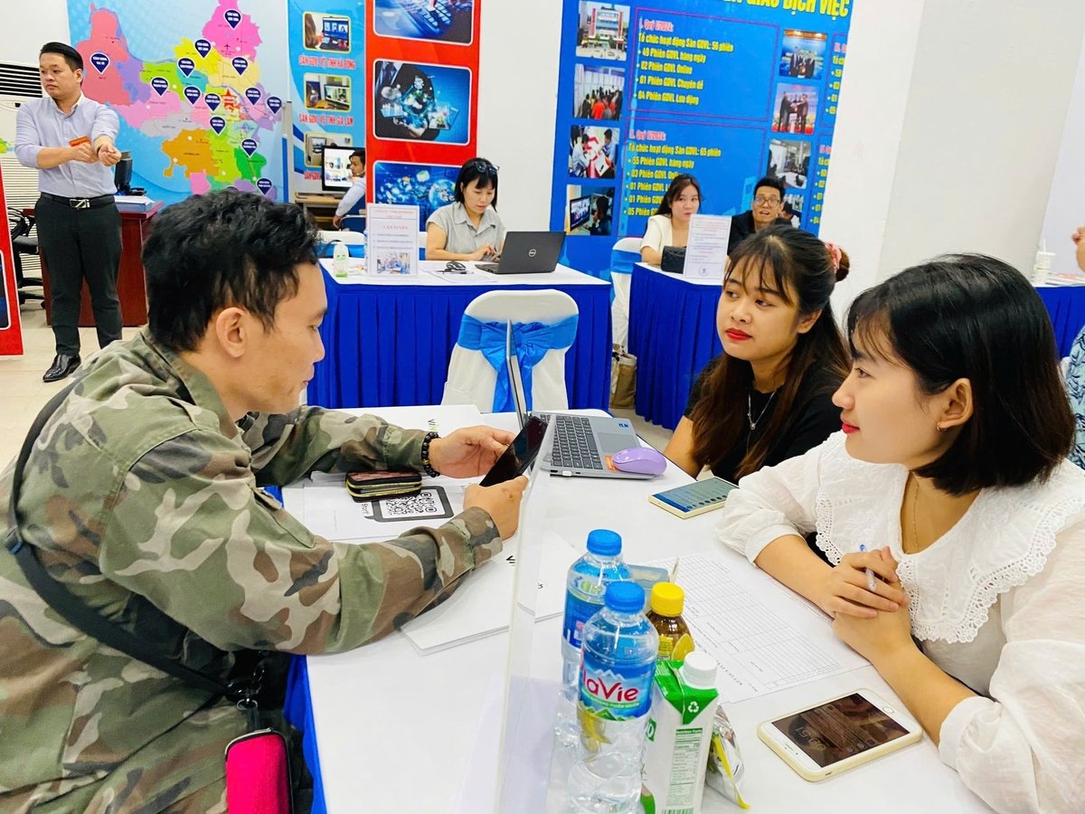 Trong năm 2025, Trung tâm Dịch vụ việc làm Hà Nội dự kiến tổ chức 255 phiên giao dịch việc làm. Ảnh: Quang Thành. Trong năm 2025, Trung tâm Dịch vụ việc làm Hà Nội dự kiến tổ chức 255 phiên giao dịch việc làm. Ảnh: Quang Thành.