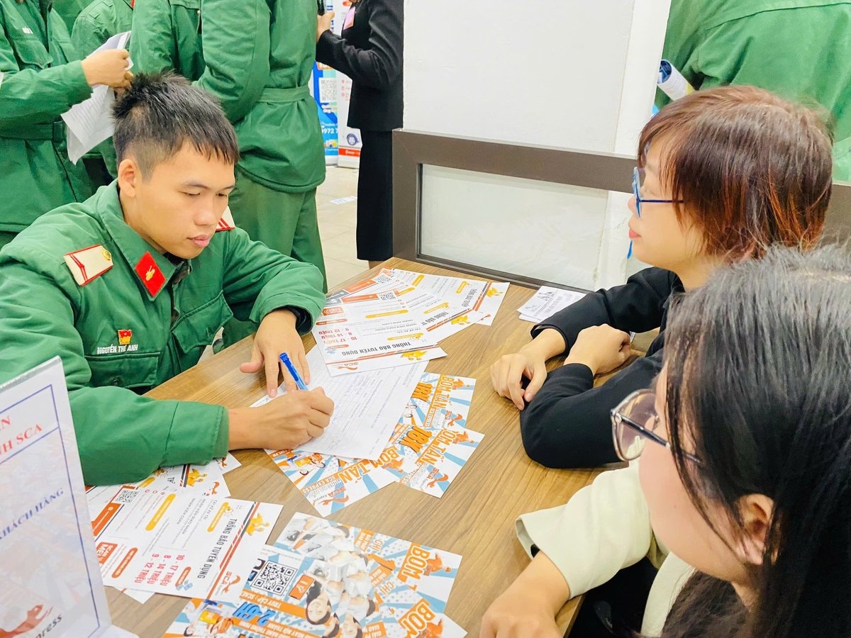 Phiên Giao dịch việc làm cho bộ đội xuất ngũ và công an hoàn thành nghĩa vụ trở về địa phương. Ảnh: Quang Thành. Phiên Giao dịch việc làm cho bộ đội xuất ngũ và công an hoàn thành nghĩa vụ trở về địa phương. Ảnh: Quang Thành.