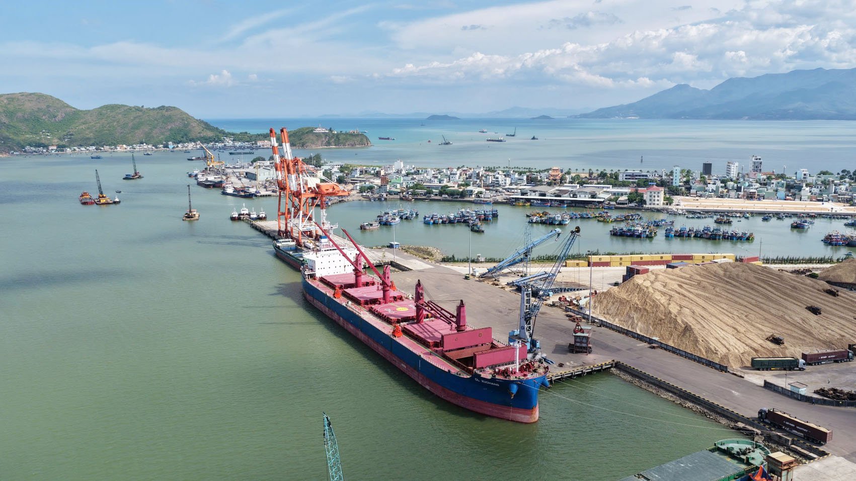 Tàu chở kali nhập khẩu từ Canada lần đầu tiên cập cảng Quy Nhơn vào ngày 22/6/2025. Tàu chở kali nhập khẩu từ Canada lần đầu tiên cập cảng Quy Nhơn vào ngày 22/6/2025.