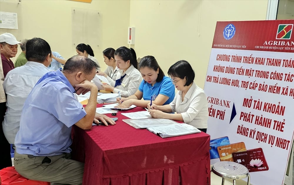 Yên Bái hoàn tất chi trả lương và chế độ tháng 7 trước 25/6. Ảnh: Đức Toàn. Yên Bái hoàn tất chi trả lương và chế độ tháng 7 trước 25/6. Ảnh: Đức Toàn.