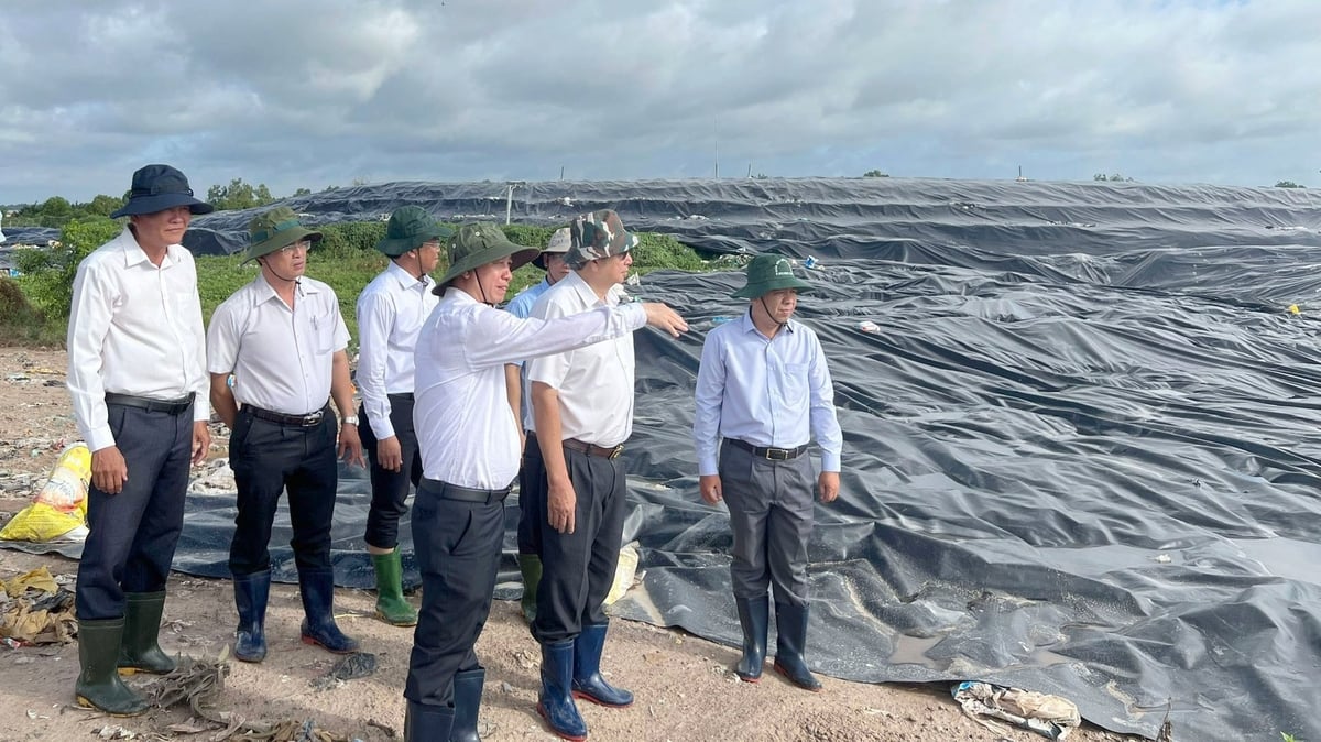 Kiểm tra công tác bảo vệ môi trường tại bãi rác An Hiệp huyện Ba Tri. Ảnh: Thanh Bạch Kiểm tra công tác bảo vệ môi trường tại bãi rác An Hiệp huyện Ba Tri. Ảnh: Thanh Bạch
