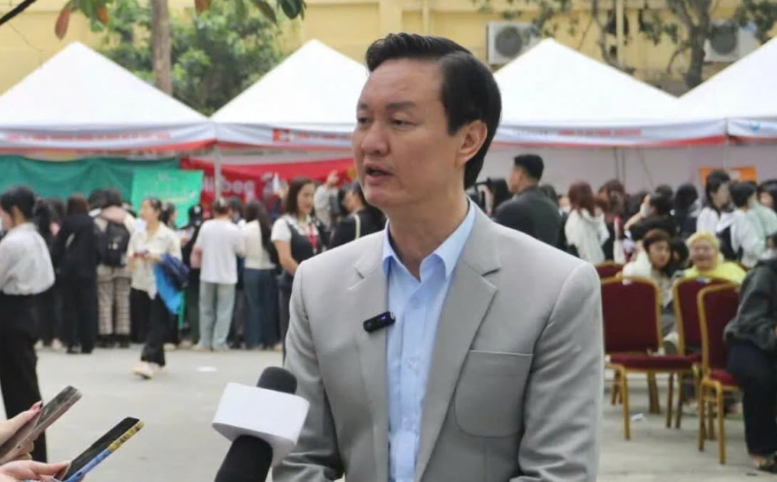 Ông Vũ Quang Thành - Phó Giám đốc Trung tâm Dịch vụ việc làm Hà Nội trao đổi với phóng viên. Ảnh: Quang Thành. Ông Vũ Quang Thành - Phó Giám đốc Trung tâm Dịch vụ việc làm Hà Nội trao đổi với phóng viên. Ảnh: Quang Thành.