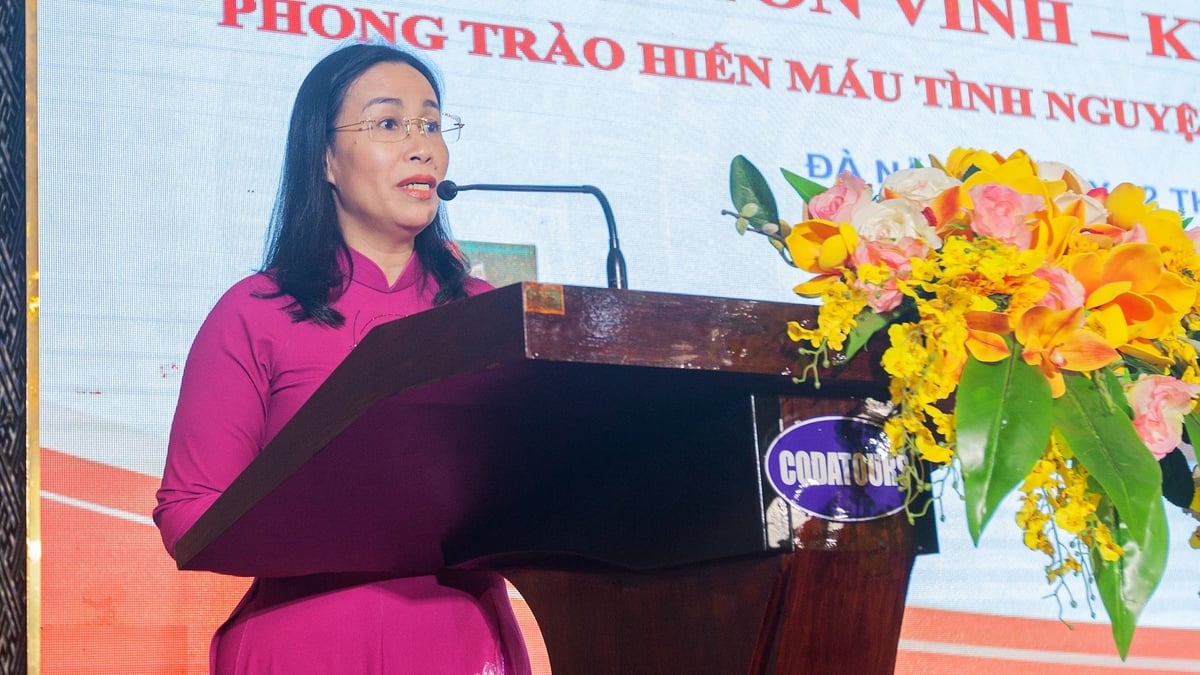 Bà Nguyễn Thị Anh Thi - Phó Chủ tịch UBND thành phố Đà Nẵng, ghi nhận và biểu dương các tập thể, cá nhân tiêu biểu trong phong trào hiến máu năm 2024. Ảnh: Phạm Huy. Bà Nguyễn Thị Anh Thi - Phó Chủ tịch UBND thành phố Đà Nẵng, ghi nhận và biểu dương các tập thể, cá nhân tiêu biểu trong phong trào hiến máu năm 2024. Ảnh: Phạm Huy.