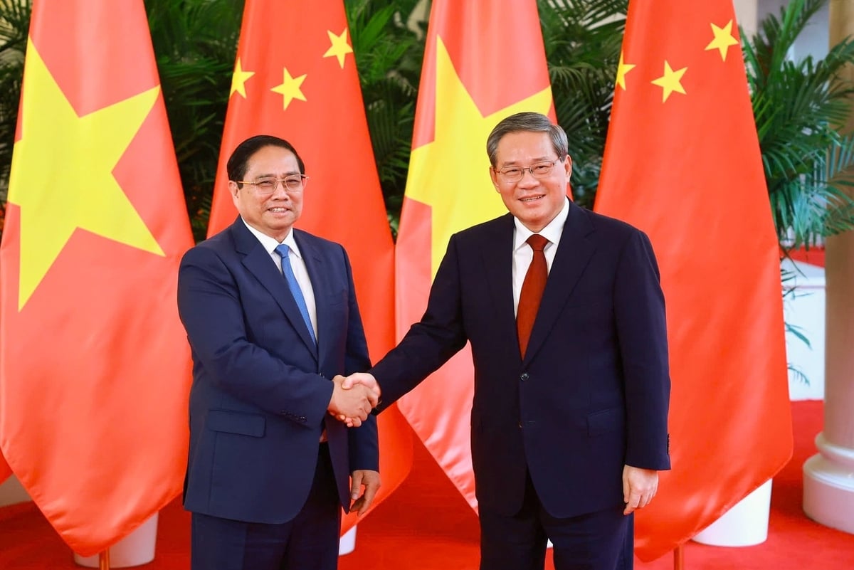 Thủ tướng Phạm Minh Chính và Thủ tướng Trung Quốc Lý Cường trước khi bắt đầu cuộc hội đàm chiều 24/6. Ảnh: VGP. Thủ tướng Phạm Minh Chính và Thủ tướng Trung Quốc Lý Cường trước khi bắt đầu cuộc hội đàm chiều 24/6. Ảnh: VGP.