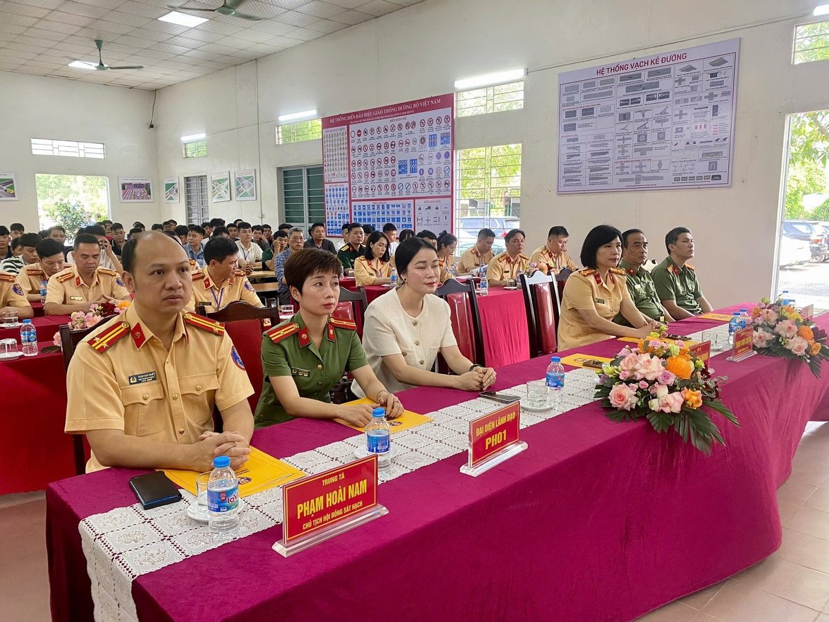 Công an TP Hà Nội tổ chức kỳ sát hạch cấp Giấy phép lái xe ô tô lần đầu tiên từ khi tiếp nhận nhiệm vụ. Ảnh: Công an TP Hà Nội. Công an TP Hà Nội tổ chức kỳ sát hạch cấp Giấy phép lái xe ô tô lần đầu tiên từ khi tiếp nhận nhiệm vụ. Ảnh: Công an TP Hà Nội.