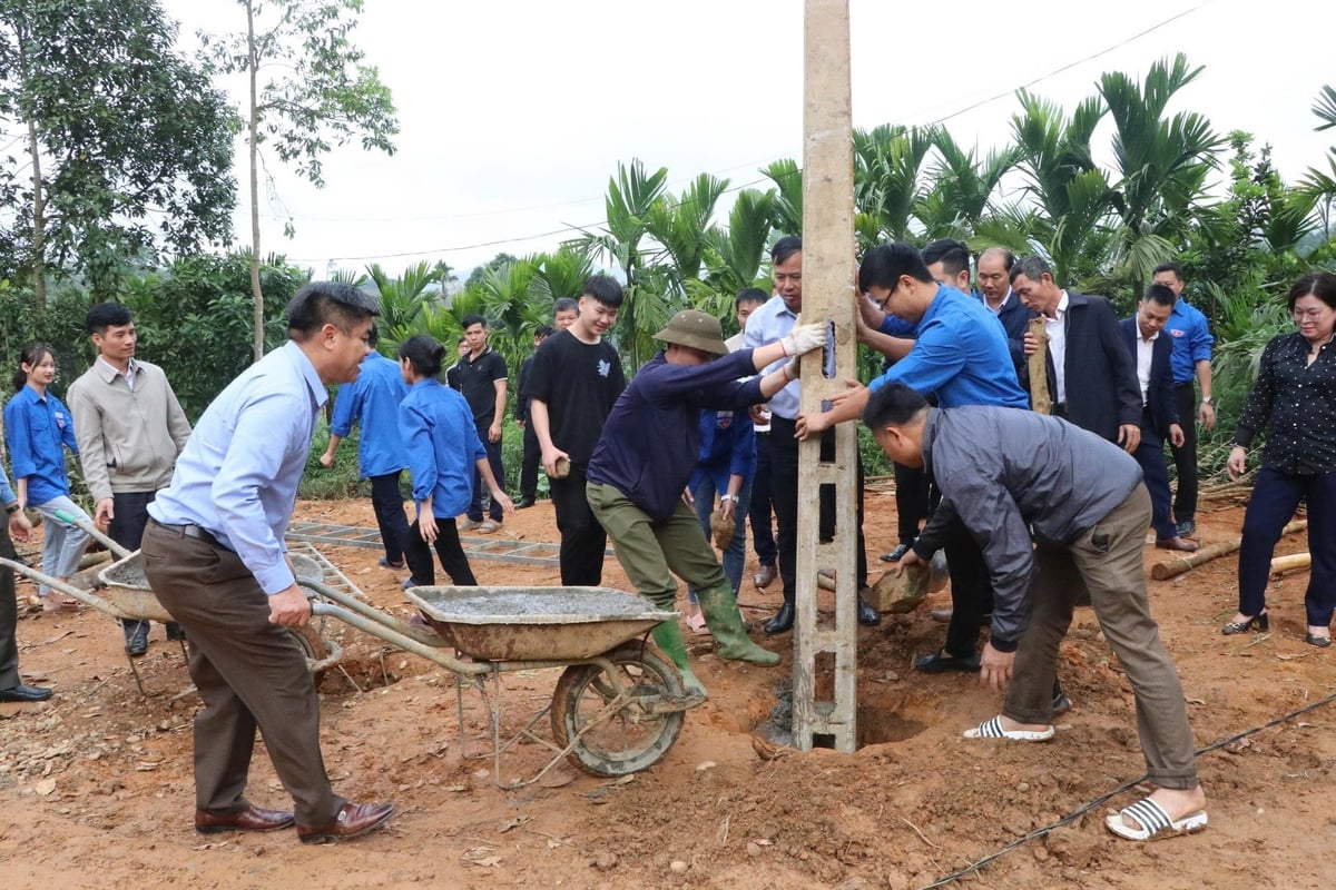 Với sự góp công, góp của của hàng ngàn hộ dân đã góp phần nâng cao các tiêu chí về cơ sở hạ tầng. Ảnh: Thanh Tiến. Với sự góp công, góp của của hàng ngàn hộ dân đã góp phần nâng cao các tiêu chí về cơ sở hạ tầng. Ảnh: Thanh Tiến.
