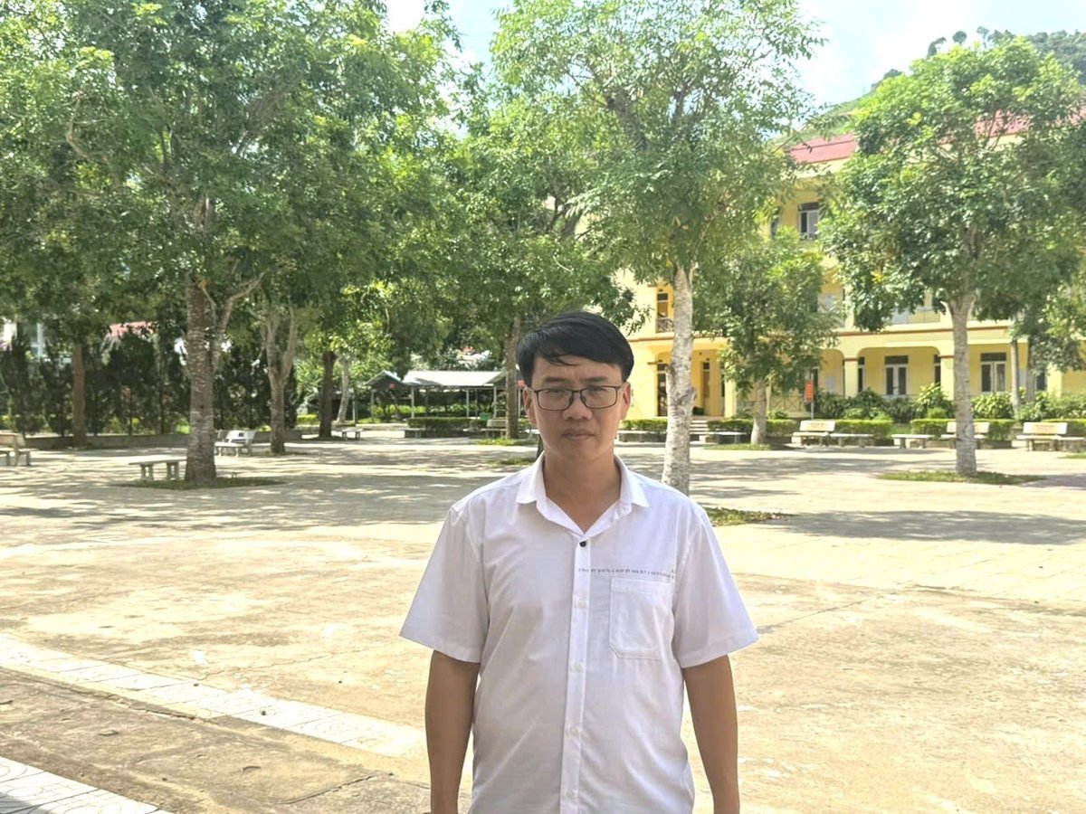 Thầy Nguyễn Minh Đạo, Hiệu trưởng Trường THPT Lam Kinh (Thanh Hóa) chia sẻ: 'Nhà trường không chỉ đồng hành cùng các em trong việc học, mà còn trong tâm thế, tinh thần và cả những lo âu thường thấy của tuổi 18 trước ngưỡng cửa cuộc đời'. Ảnh: Mai Anh. Thầy Nguyễn Minh Đạo, Hiệu trưởng Trường THPT Lam Kinh (Thanh Hóa) chia sẻ: 'Nhà trường không chỉ đồng hành cùng các em trong việc học, mà còn trong tâm thế, tinh thần và cả những lo âu thường thấy của tuổi 18 trước ngưỡng cửa cuộc đời'. Ảnh: Mai Anh.