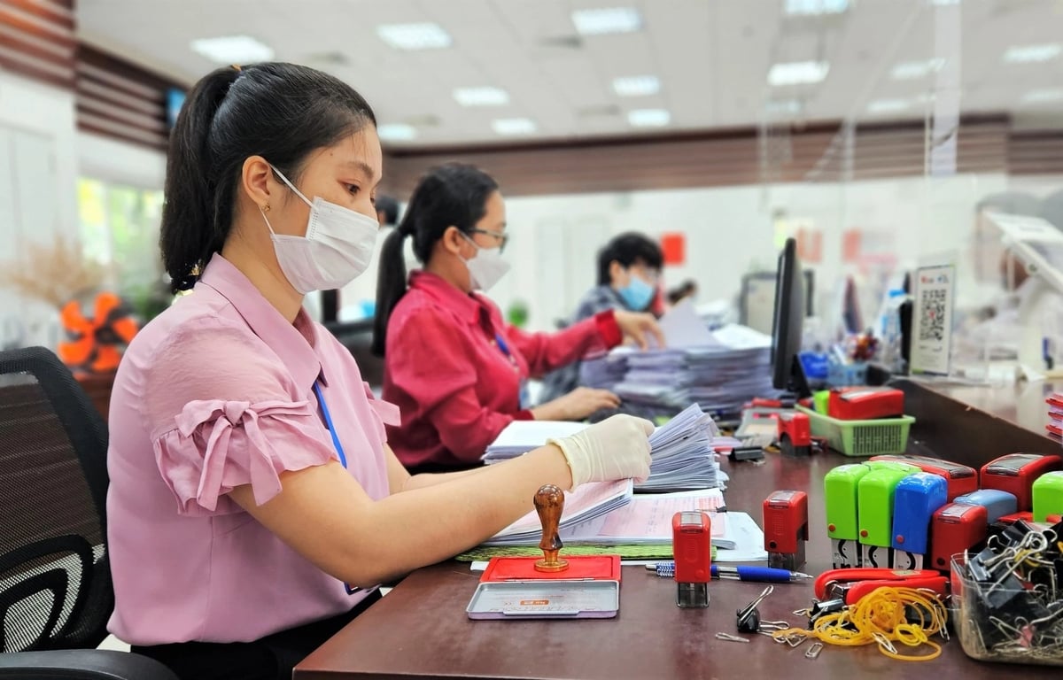 Trong quá trình sắp xếp đơn vị hành chính, tổ chức chính quyền địa phương 2 cấp, nếu cán bộ có nguyện vọng có thể được nghỉ việc ngay và được hưởng chính sách, chế độ. Ảnh: Sỹ Đông.