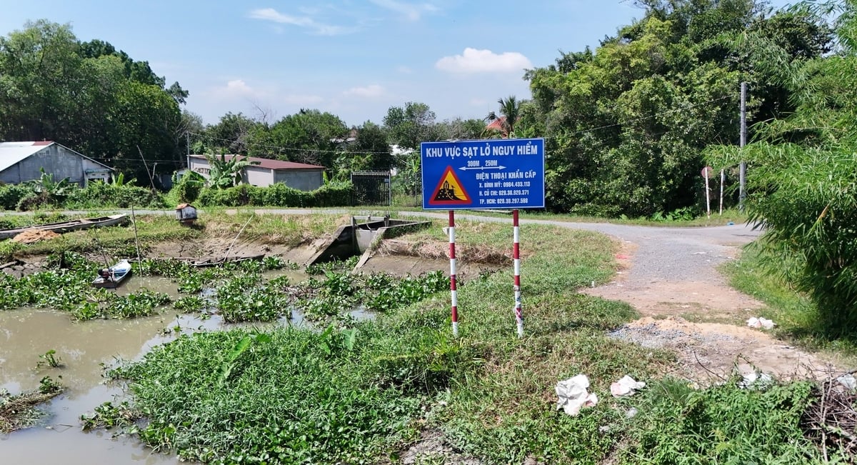 TP.HCM có khoảng 40 điểm sạt lở trên toàn địa bàn đang được kiên cố hóa, bố trí tái định cư cho người dân bị ảnh hưởng. Ảnh: Lê Bình. TP.HCM có khoảng 40 điểm sạt lở trên toàn địa bàn đang được kiên cố hóa, bố trí tái định cư cho người dân bị ảnh hưởng. Ảnh: Lê Bình.