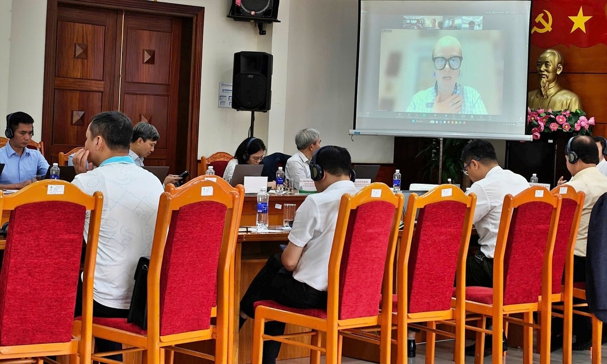 Bà Ashley, đại diện IWPA trả lời các câu hỏi tại tọa đàm. Ảnh: Bảo Thắng. Bà Ashley, đại diện IWPA trả lời các câu hỏi tại tọa đàm. Ảnh: Bảo Thắng.