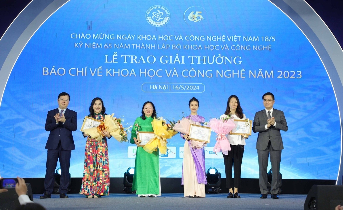 Lễ trao giải báo chí về khoa học và công nghệ năm 2023. Ảnh: Minh Hoàng.